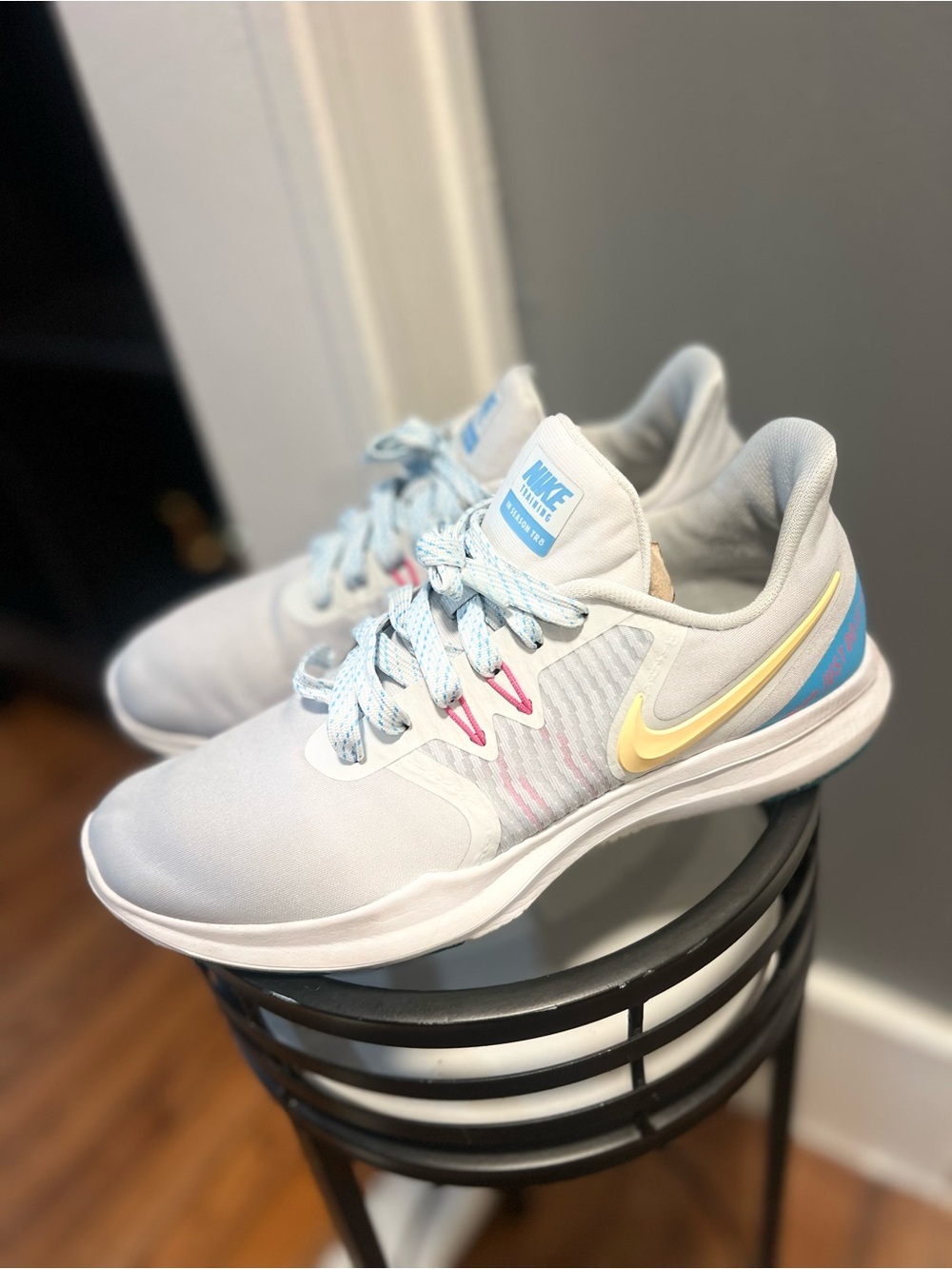 Nike size 8 In-Season TR 8 Women’s Training Sneakers Pure Platinum Melon Tint